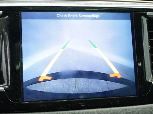 Used 2018 Chrysler Pacifica Touring-L Plus image 26