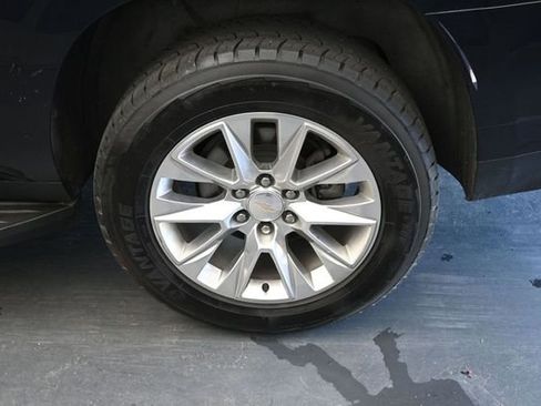 Used 2023 Chevrolet Suburban Premier AWD/4WD image 15