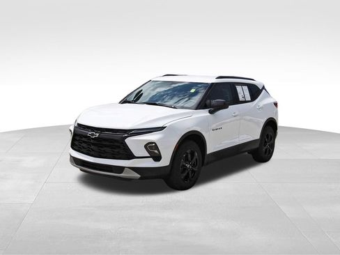 Used 2024 Chevrolet Blazer LT w/ Convenience Package FWD image 2