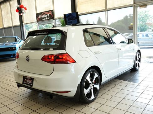 Used 2017 Volkswagen GTI SE FWD image 16