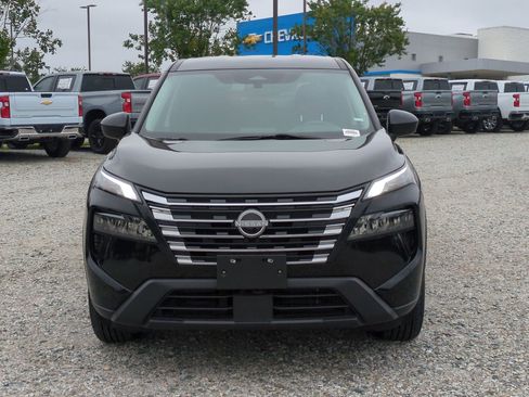 Used 2024 Nissan Rogue SV AWD/4WD image 3