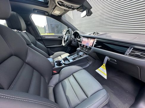 Used 2026 Porsche Macan AWD/4WD image 39