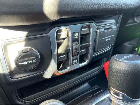 New 2025 Jeep Gladiator Sport image 18