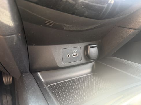Used 2018 Nissan Rogue SV FWD image 40