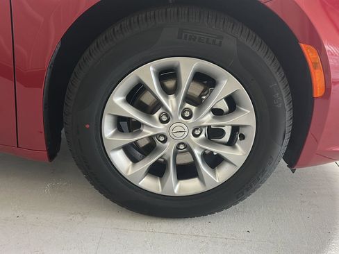 New 2026 Chrysler Pacifica Limited FWD image 22