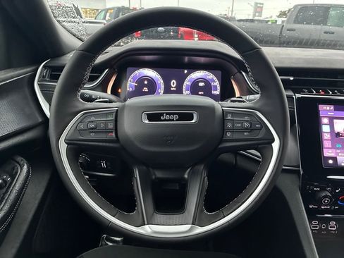 New 2025 Jeep Grand Cherokee Altitude image 15