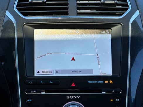 Used 2018 Ford Explorer Limited w/ Equipment Group 301A FWD image 21