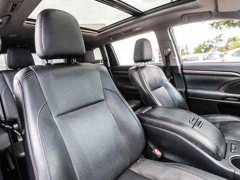 Used 2015 Toyota Highlander Limited Platinum AWD/4WD image 33