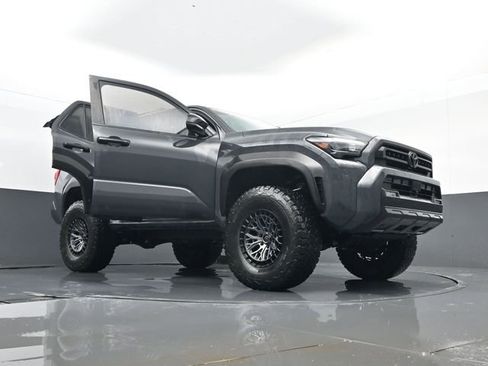 Used 2025 Toyota 4Runner SR5 AWD/4WD image 31