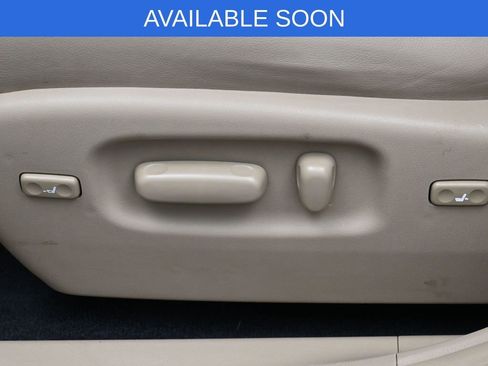 Used 2013 Toyota Highlander Limited image 10