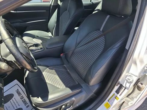 Used 2022 Toyota Camry SE w/ Convenience Package FWD image 15