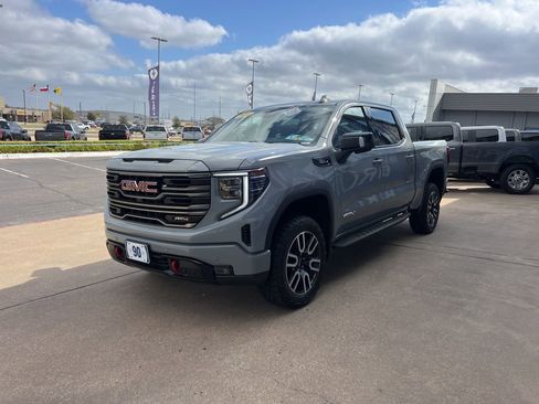 Used 2024 GMC Sierra 1500 AT4 w/ Technology Package image 4