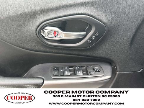 Used 2021 Jeep Cherokee Limited image 11