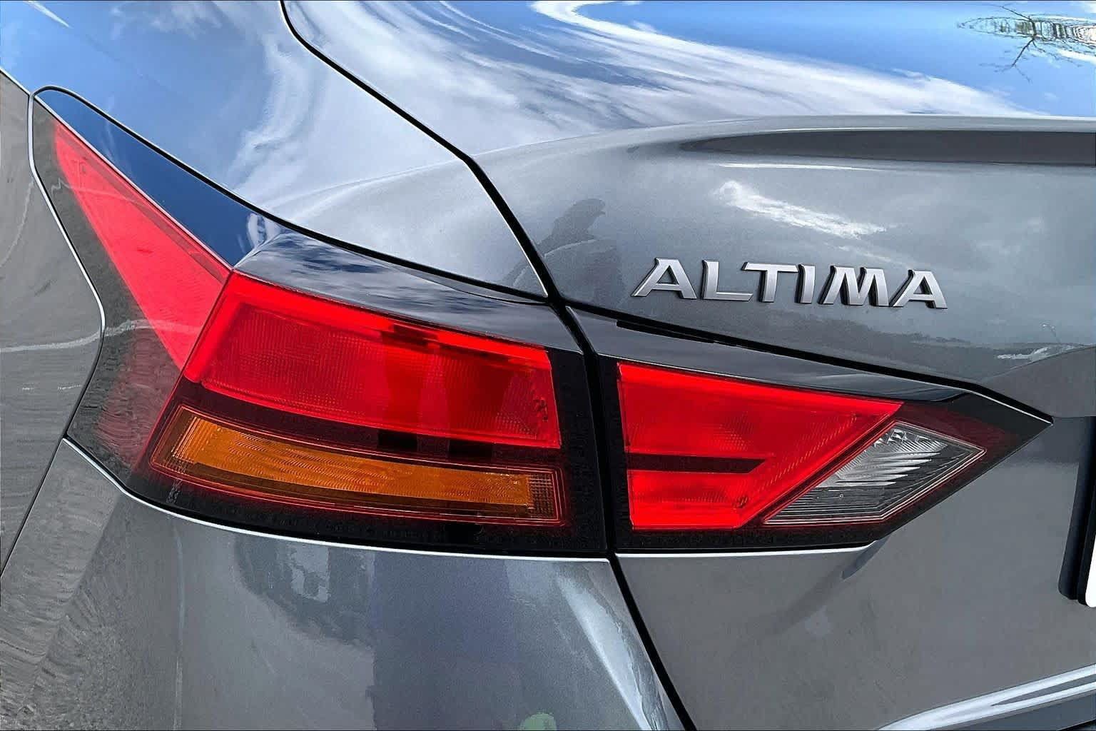 Used 2025 Nissan Altima 2.5 SR w/ SR Premium Package FWD image 29
