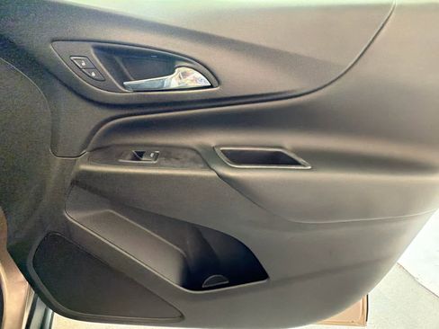 Used 2018 Chevrolet Equinox LT image 26
