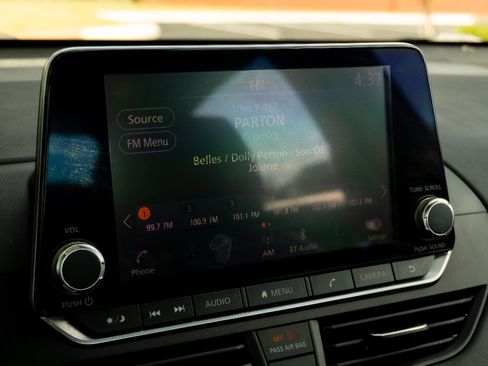 Used 2022 Nissan Altima 2.5 SV FWD image 23