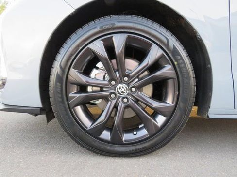 Certified 2023 Toyota Sienna XSE image 6