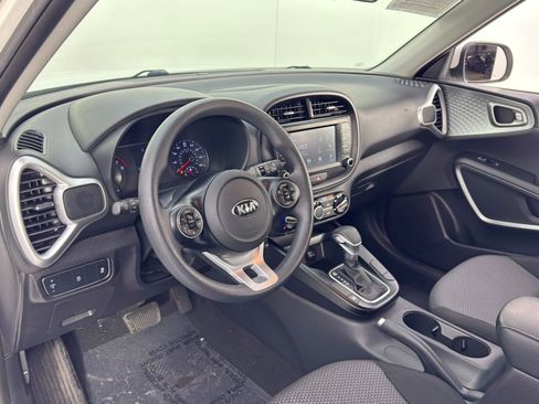 Used 2020 Kia Soul LX image 12