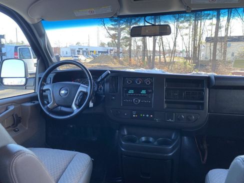 Used 2017 Chevrolet Express 3500 LT w/ LT Preferred Equipment Group image 15