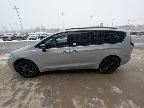 New 2026 Chrysler Pacifica Select w/ S Appearance Package FWD image 8