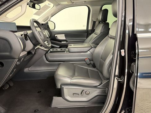 Certified 2025 Ford Expedition Active AWD/4WD image 5