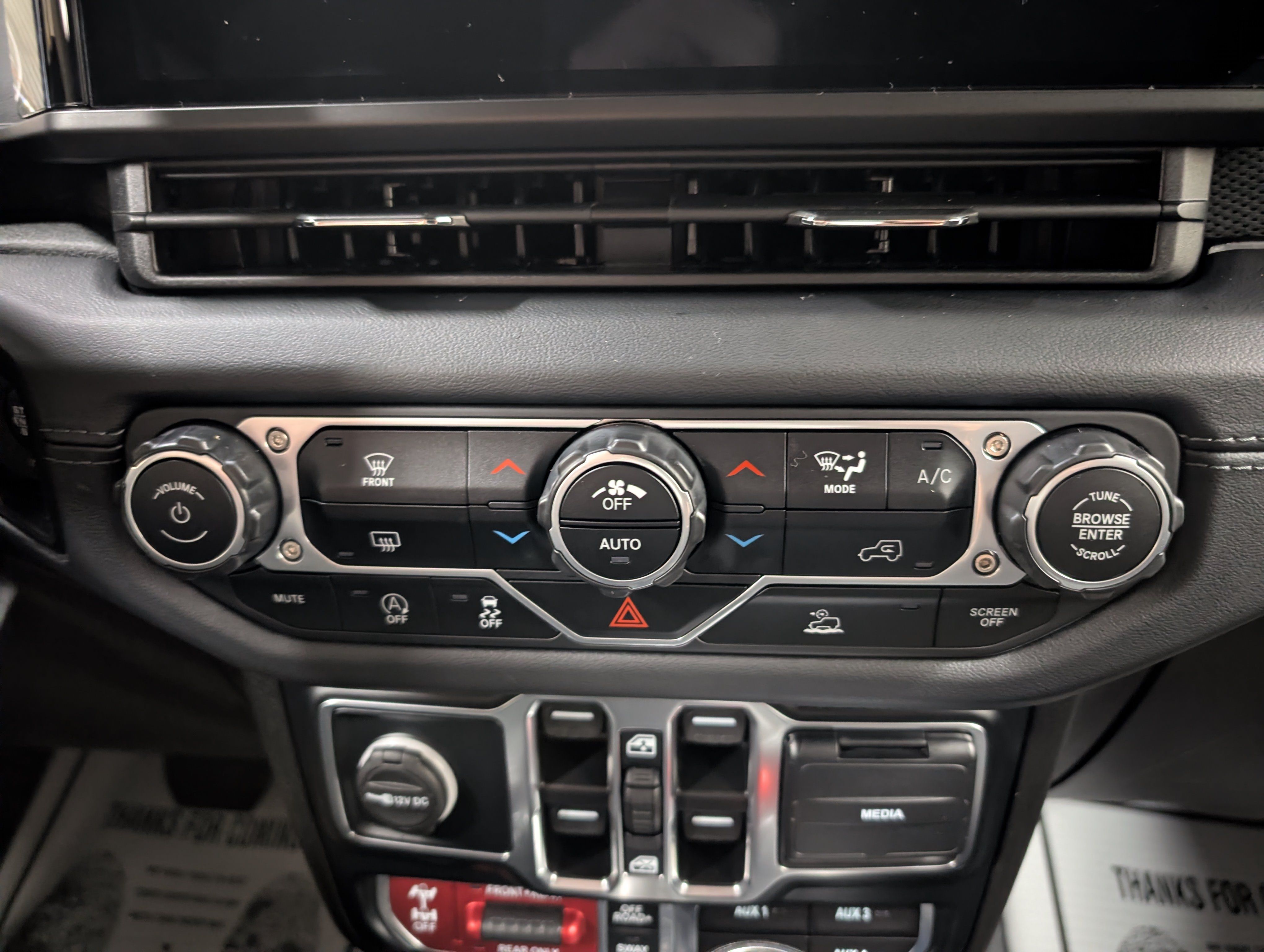 Used 2024 Jeep Wrangler Unlimited Rubicon AWD/4WD image 15