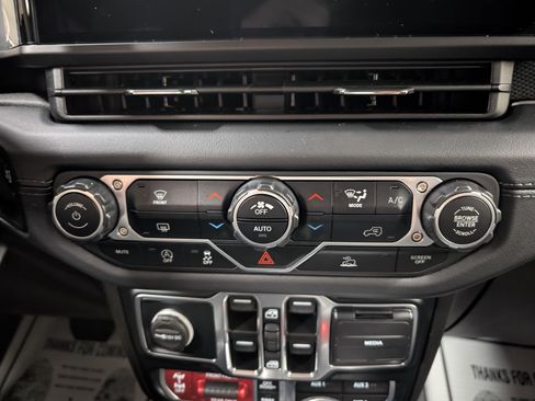 Used 2024 Jeep Wrangler Unlimited Rubicon image 15