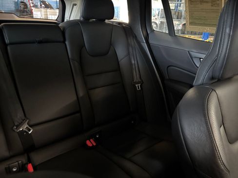 Used 2025 Volvo V60 B5 Cross Country Plus image 37