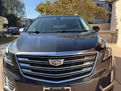 Used 2017 Cadillac XT5 Luxury w/ Driver Awareness Package FWD image 2
