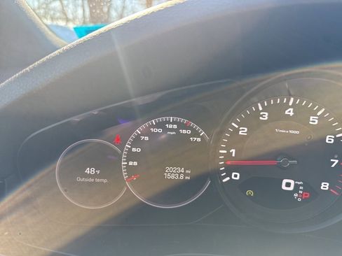 Certified 2023 Porsche Cayenne Platinum Edition image 11