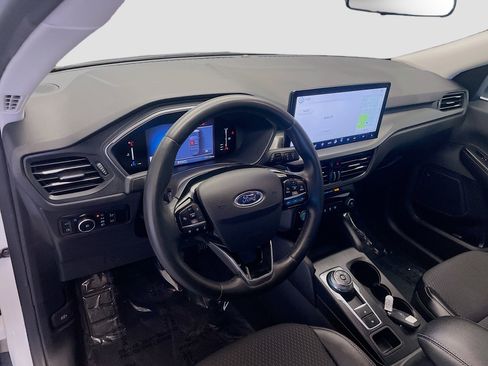 Used 2023 Ford Escape SE image 7