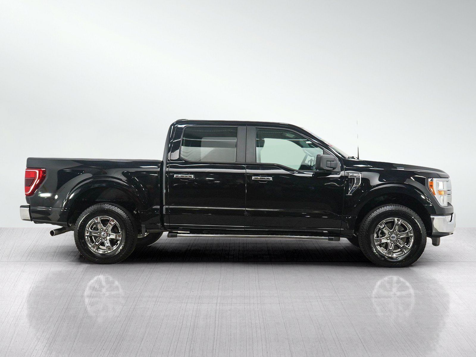 Used 2023 Ford F150 XLT w/ XTR Package AWD/4WD image 6
