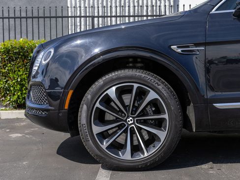 Used 2019 Bentley Bentayga image 12