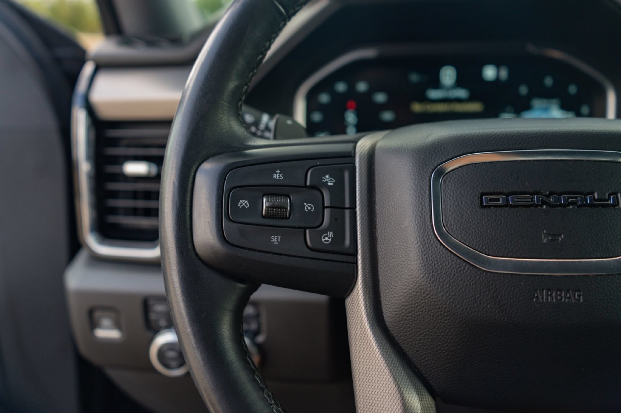 Used 2022 GMC Sierra 1500 Denali AWD/4WD image 13