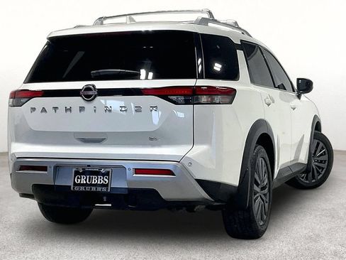 Used 2022 Nissan Pathfinder SL w/ SL Premium Package FWD image 2