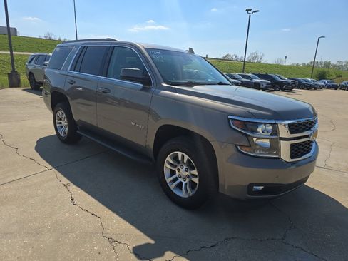 Used 2017 Chevrolet Tahoe LT image 3