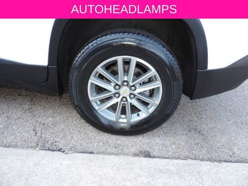 Used 2023 Chevrolet Traverse LT FWD image 11