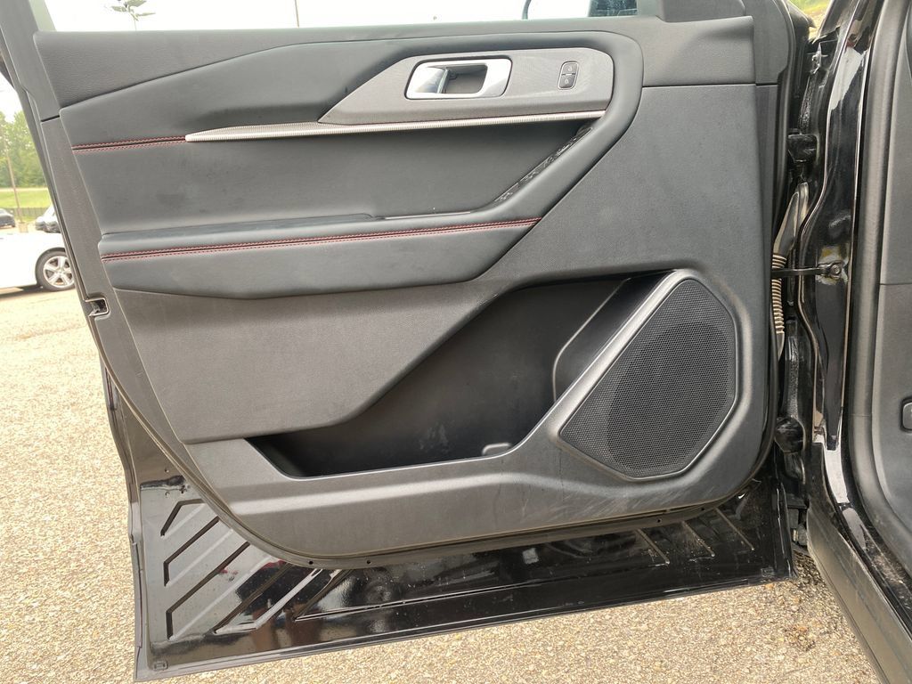 Used 2025 Ford Explorer ST-Line AWD/4WD image 11