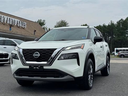 Used 2023 Nissan Rogue S AWD/4WD image 2
