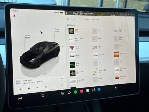 Used 2023 Tesla Model Y Performance AWD/4WD image 17