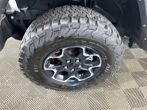 Used 2022 Jeep Wrangler Unlimited Rubicon 4xe w/ Dual Top Group image 9