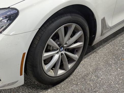 Used 2017 BMW 740i image 5