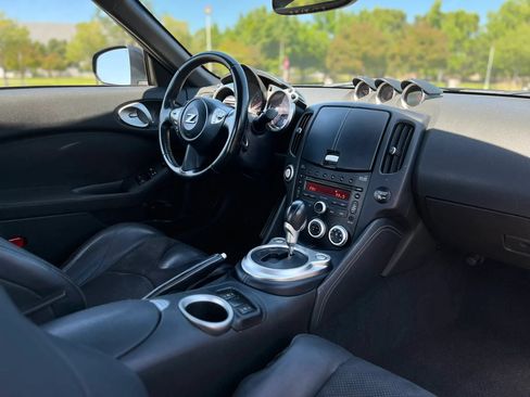 Used 2011 Nissan 370Z Touring w/ Sport Pkg RWD image 16