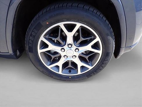 Used 2020 Jeep Grand Cherokee Overland AWD/4WD image 7