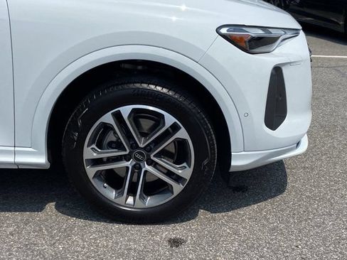 Used 2025 Audi Q5 Premium w/ Convenience Package AWD/4WD image 9