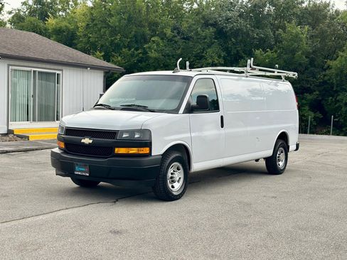 Used 2018 Chevrolet Express 2500 Extended RWD image 15