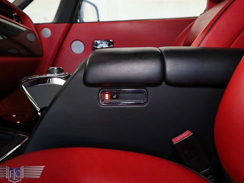 Used 2017 Rolls-Royce Phantom Drophead Coupe RWD image 19
