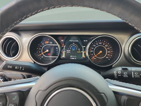Used 2019 Jeep Wrangler Unlimited Sahara image 10
