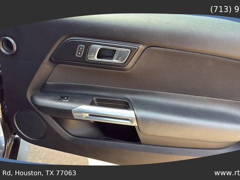 Used 2018 Ford Mustang Coupe image 31