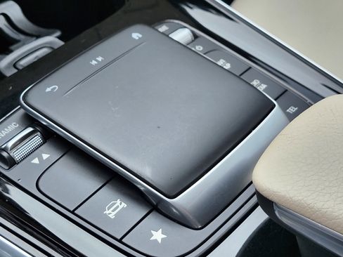 Used 2021 Mercedes-Benz GLA 250 4MATIC w/ Premium Package image 31